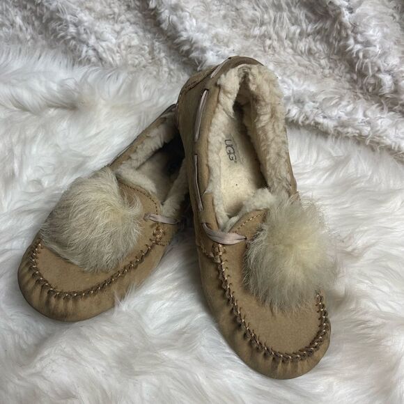 UGG Australia Dakota Pom Moccasins khaki size 9. - Picture 7 of 10